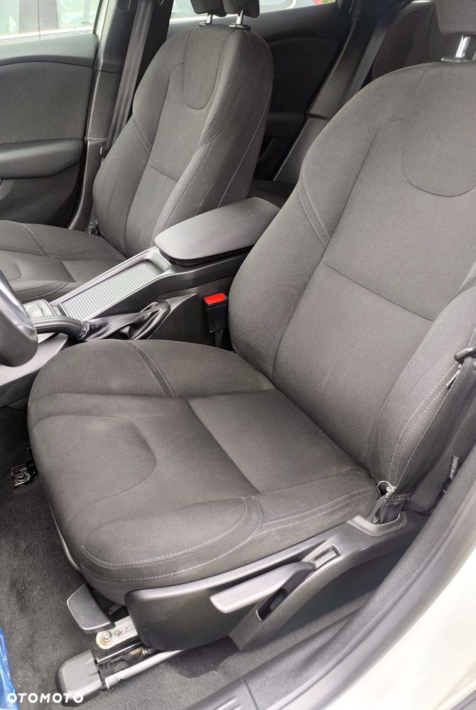 Volvo V40 Cross Country - 27