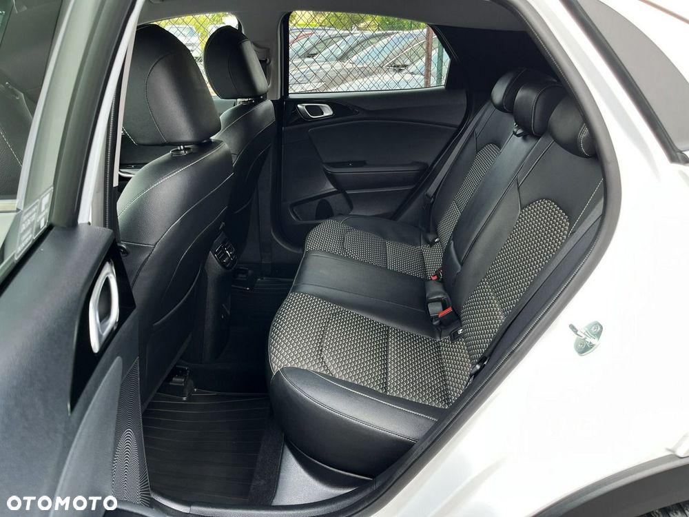Kia XCeed 1.5 T-GDI M - 32