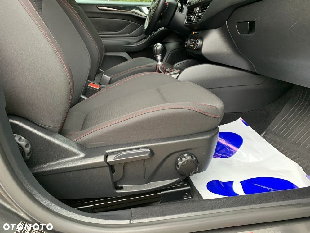 Ford Focus 1.5 EcoBlue Start-Stopp-System ST-LINE DESIGN - 36