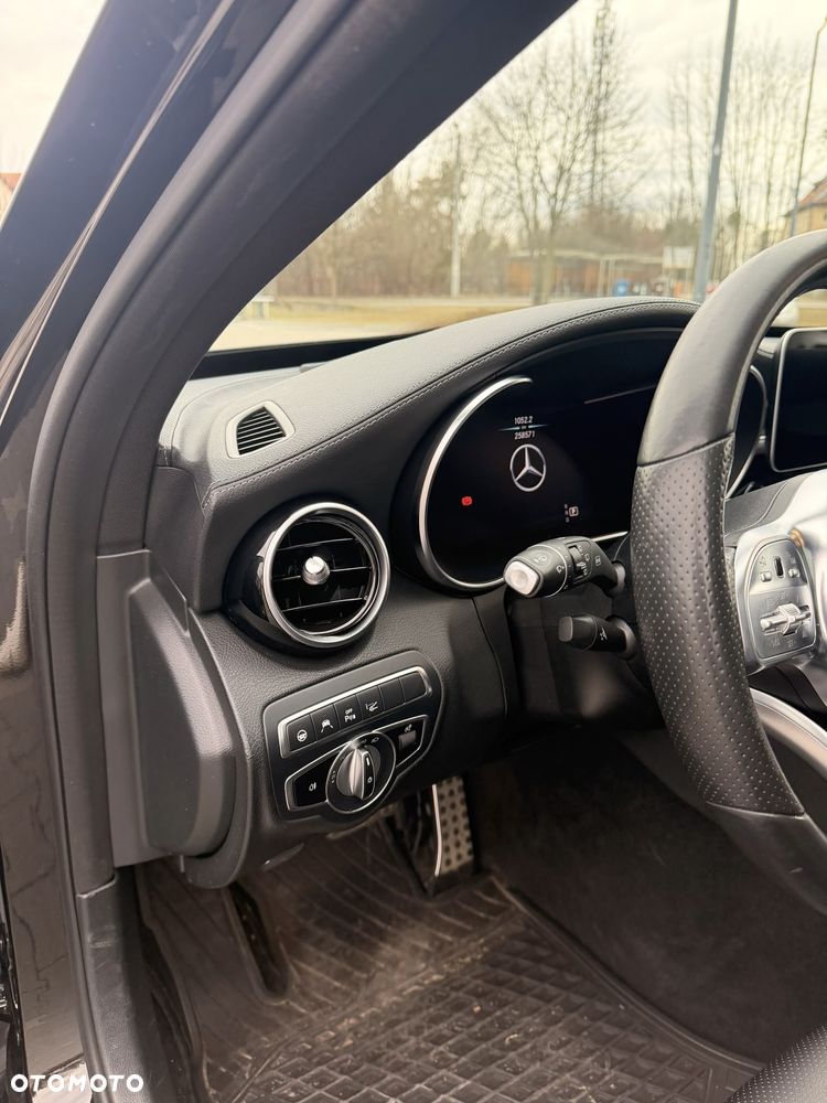 Mercedes-Benz Klasa C 300 d 4MATIC 9G-TRONIC - 30