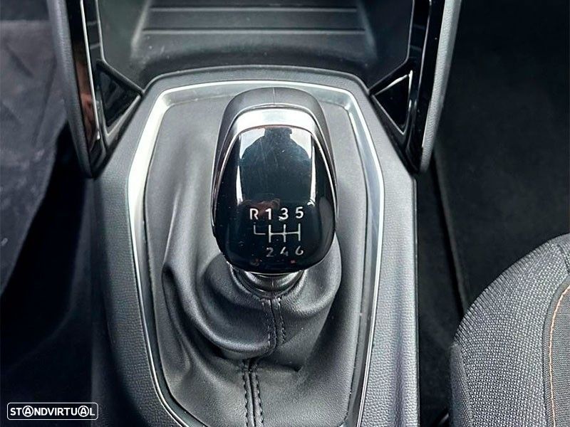 Peugeot 2008 1.2 PureTech Style - 13