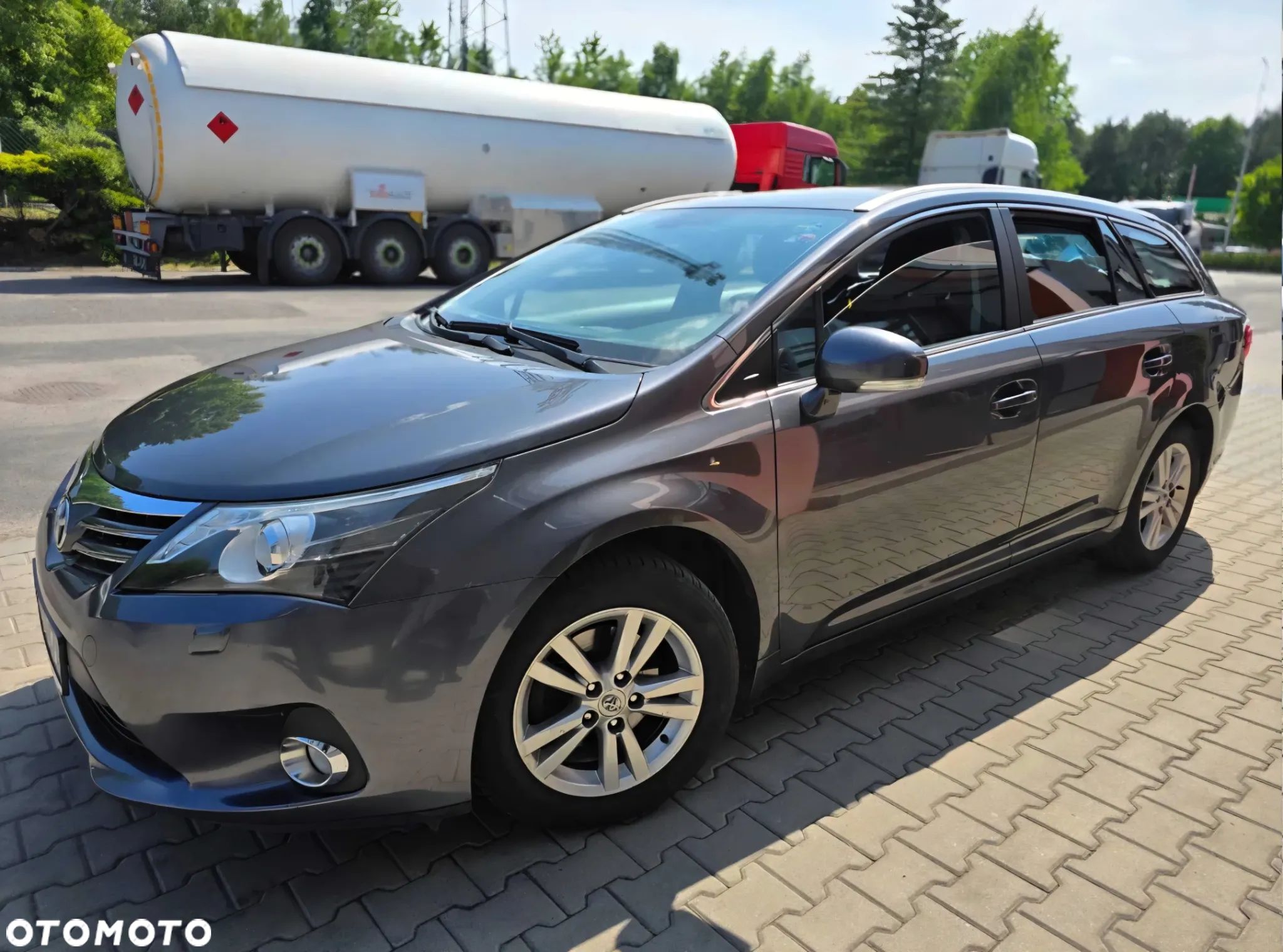 Toyota Avensis 1.8 Premium - 1