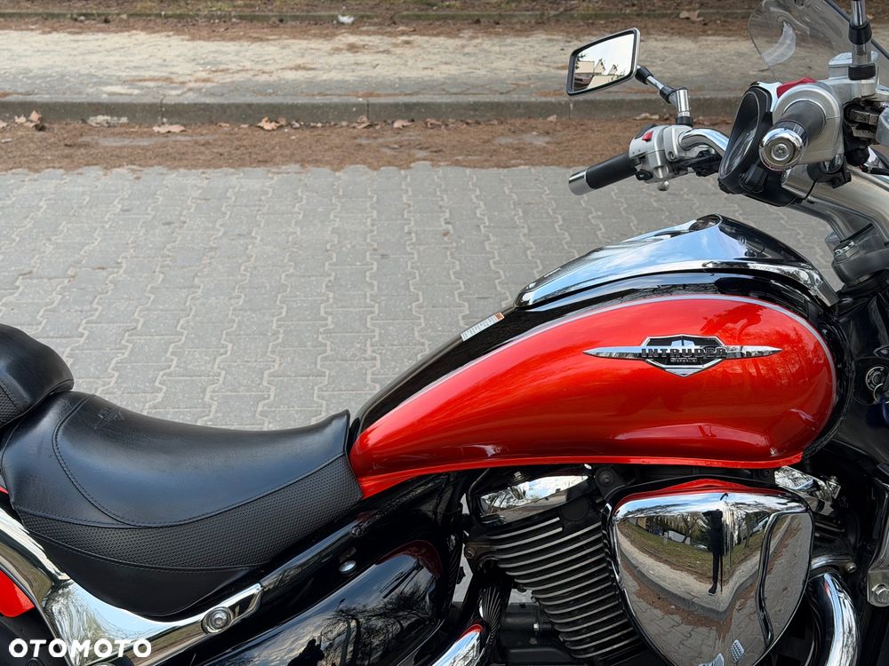 Suzuki Intruder - 8