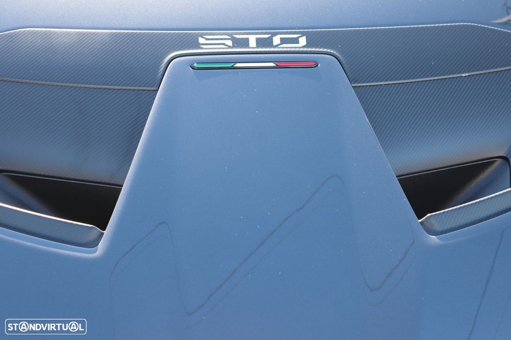 Lamborghini Huracán STO - 36