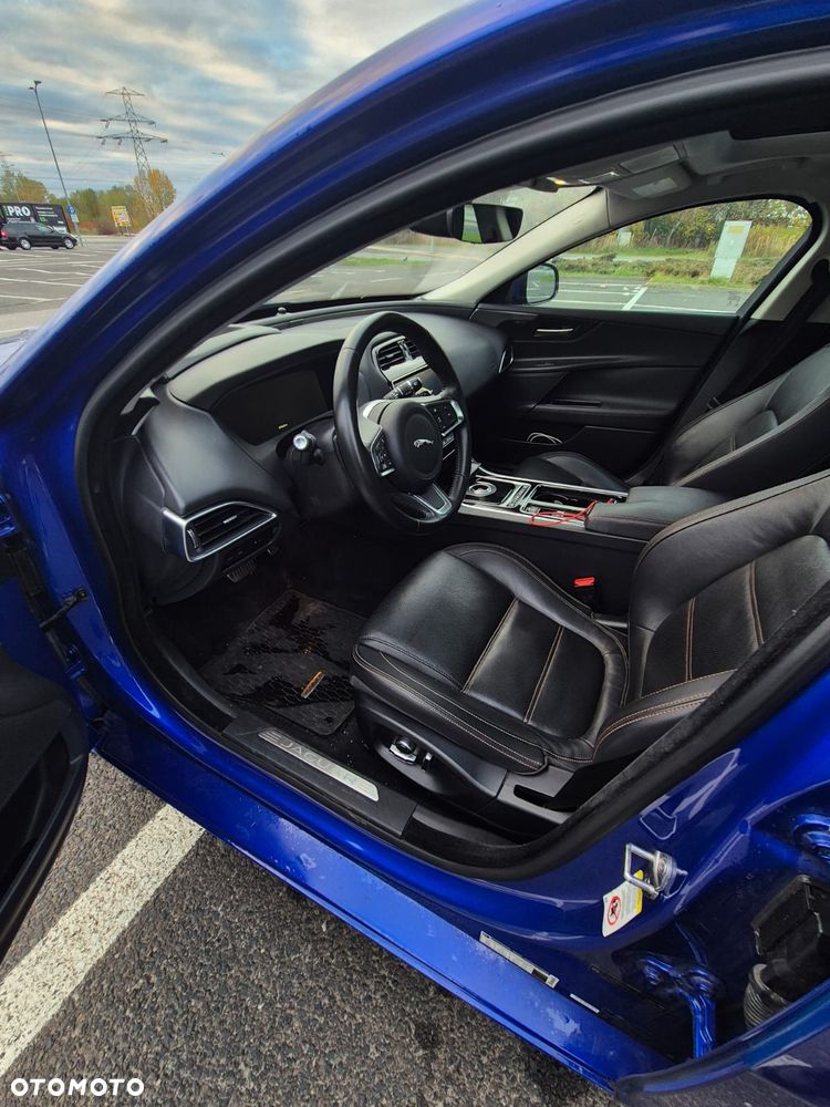 Jaguar XE 30t AWD Prestige - 5