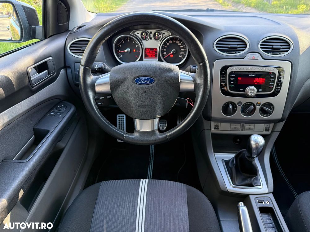 Ford Focus 1.6i 16V Trend - 9