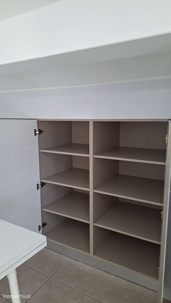 T2 remodelado junto ao Hospital dos Covões e Escolas Superiores - Grande imagem: 5/18