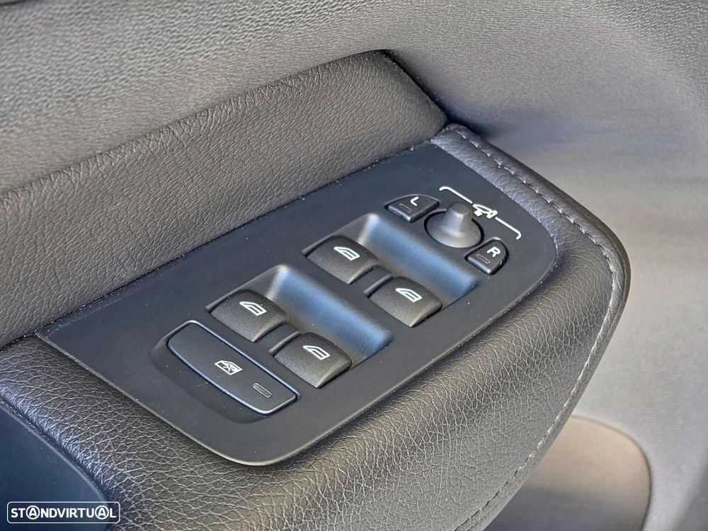 Volvo XC 60 2.0 T6 PHEV Inscription AWD - 22