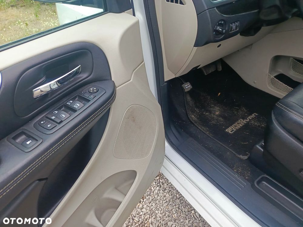Dodge Grand Caravan - 3