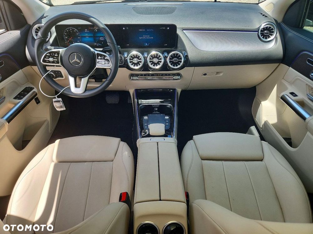 Mercedes-Benz GLA - 10