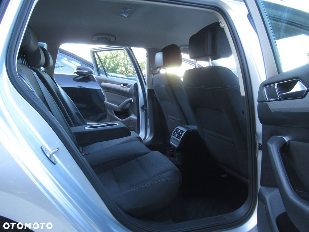 Volkswagen Passat 1.5 TSI EVO Business - 9