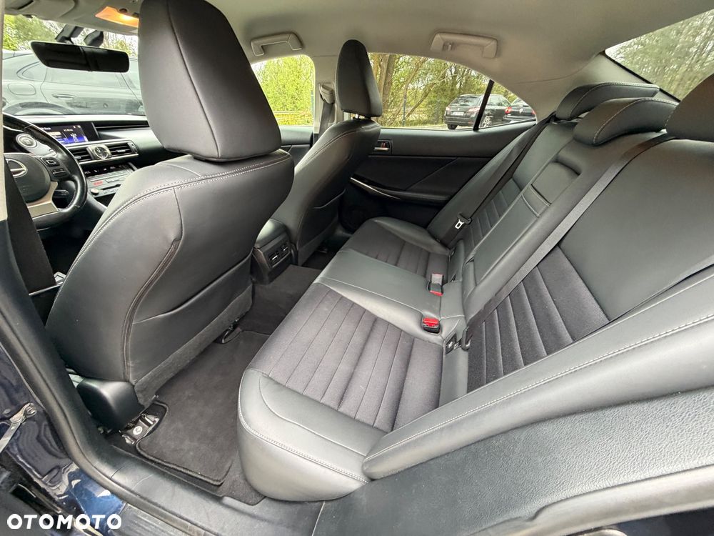 Lexus IS 200t / 300 Prestige - 9