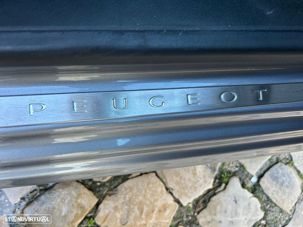 Peugeot 208 1.2 PureTech Signature - 27