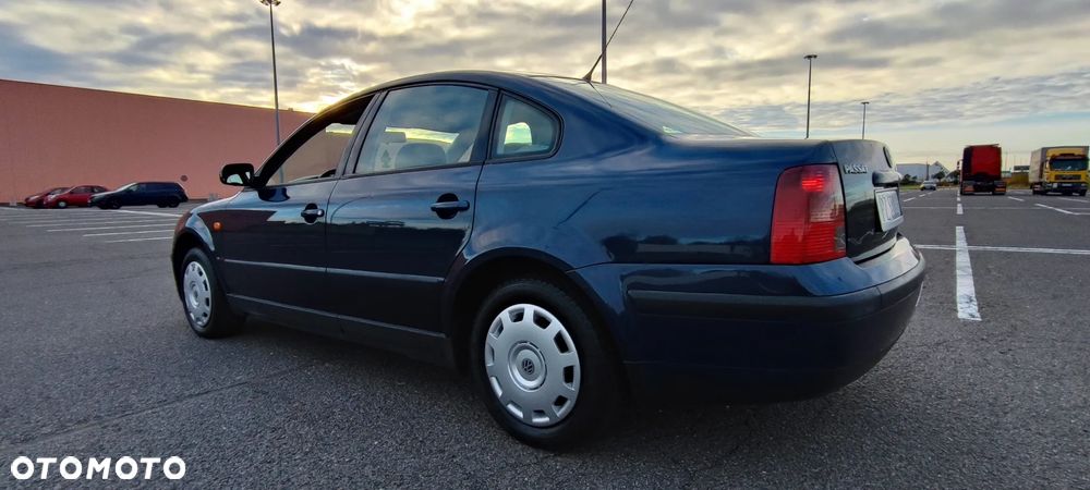 Volkswagen Passat 1.6 CL - 6