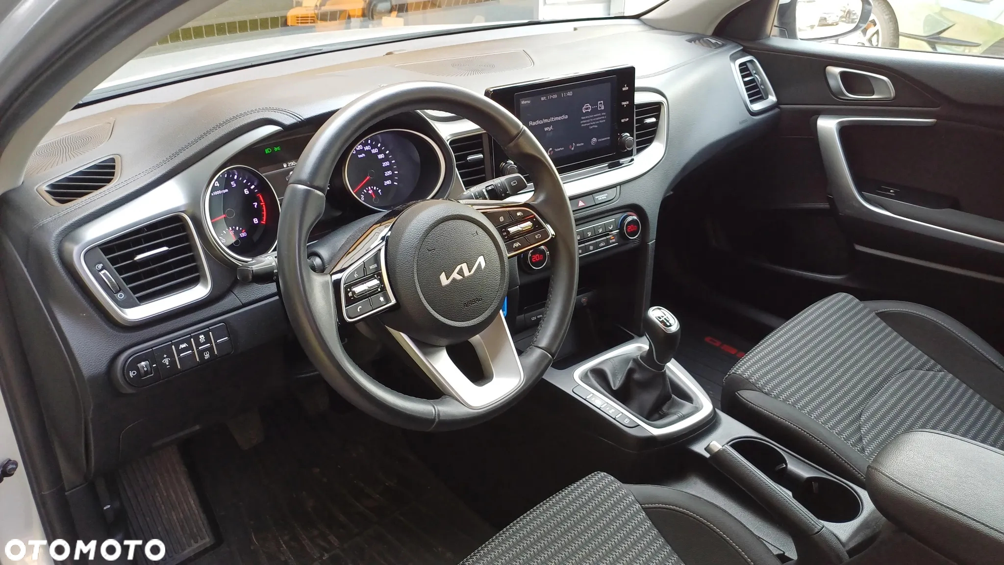 Kia Ceed 1.5 T-GDI M - 12