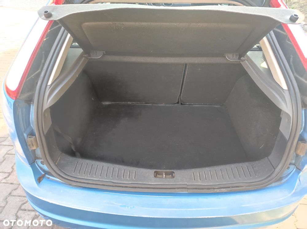 Ford Focus 1.6 16V Style+ - 12