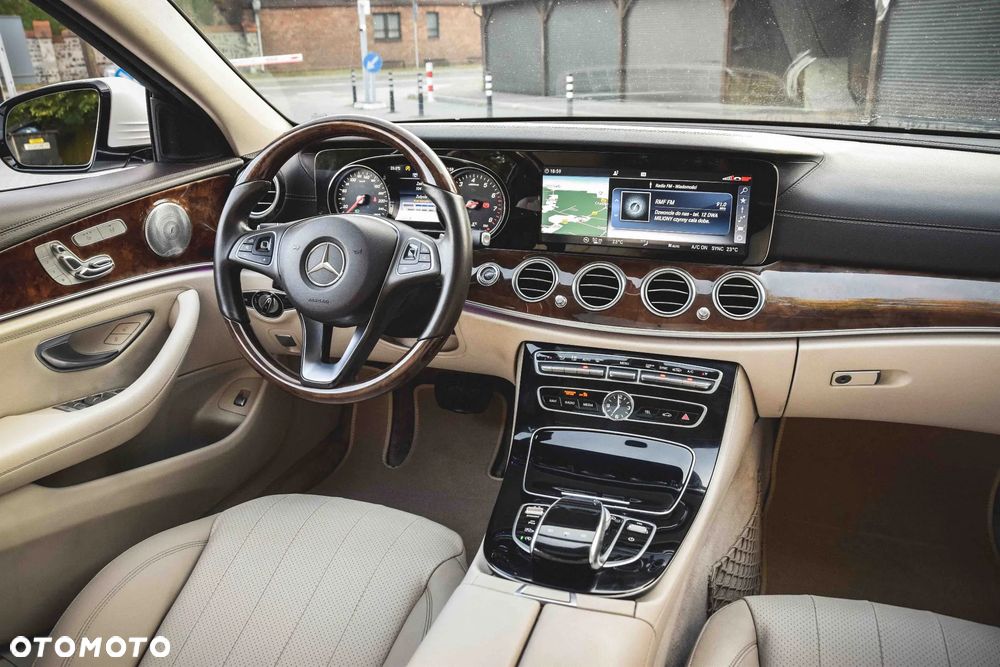Mercedes-Benz Klasa E 300 9G-TRONIC Avantgarde - 29