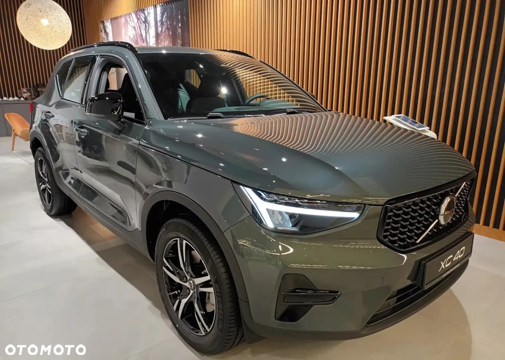 Volvo XC 40 B3 Plus Dark - 2