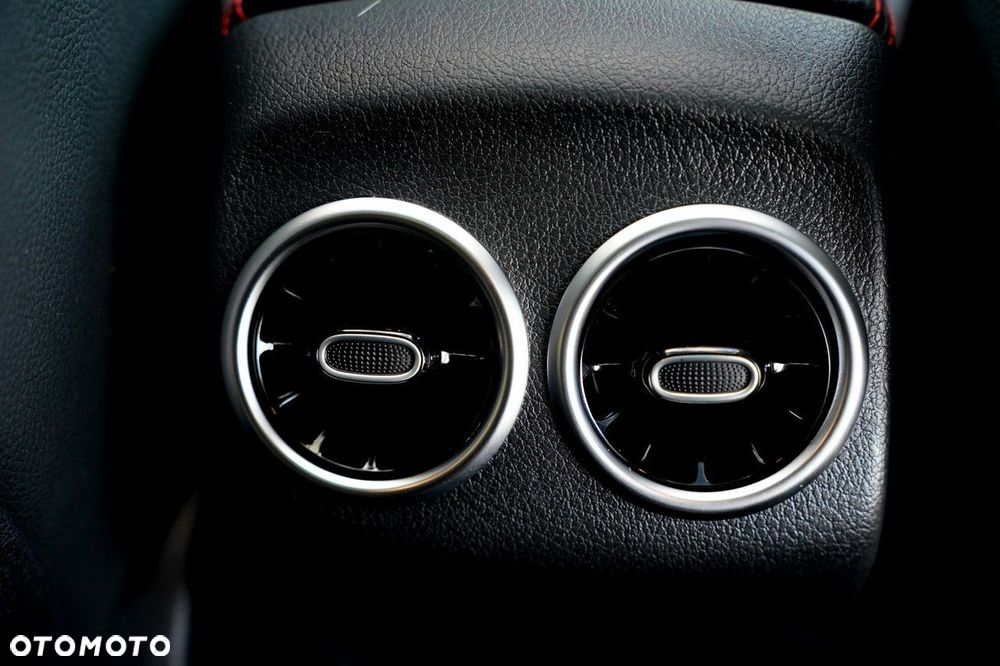 Mercedes-Benz GLB - 25