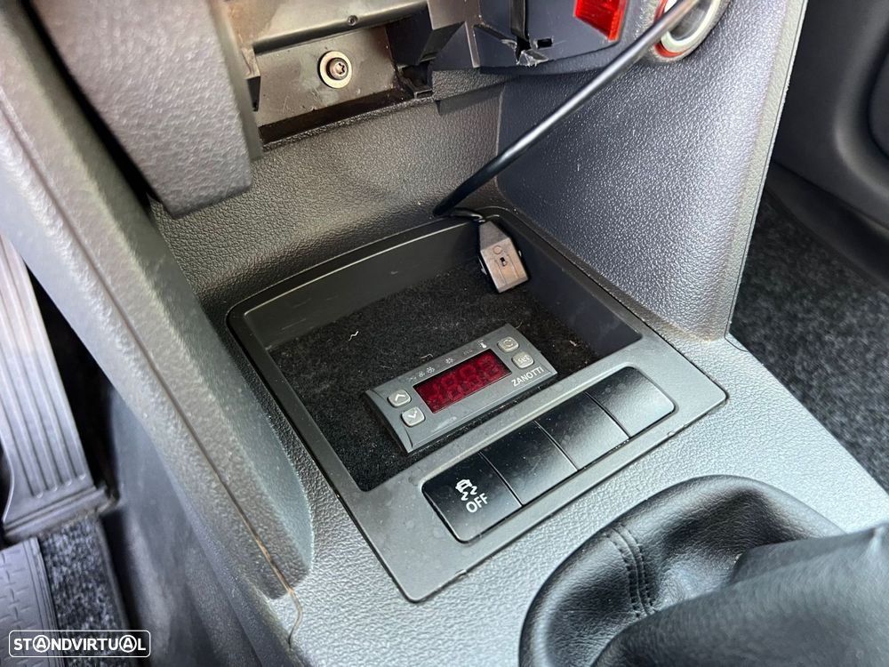 VW Caddy 1.6 TDi Extra - 19