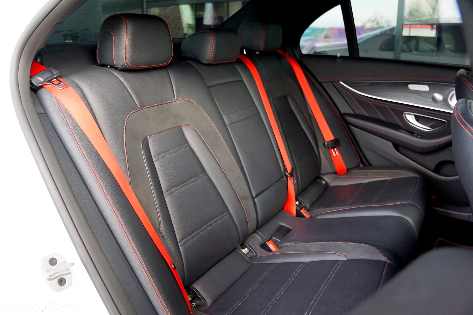 Mercedes-Benz Klasa E 53 AMG 4Matic AMG Speedshift 9G-MCT - 25