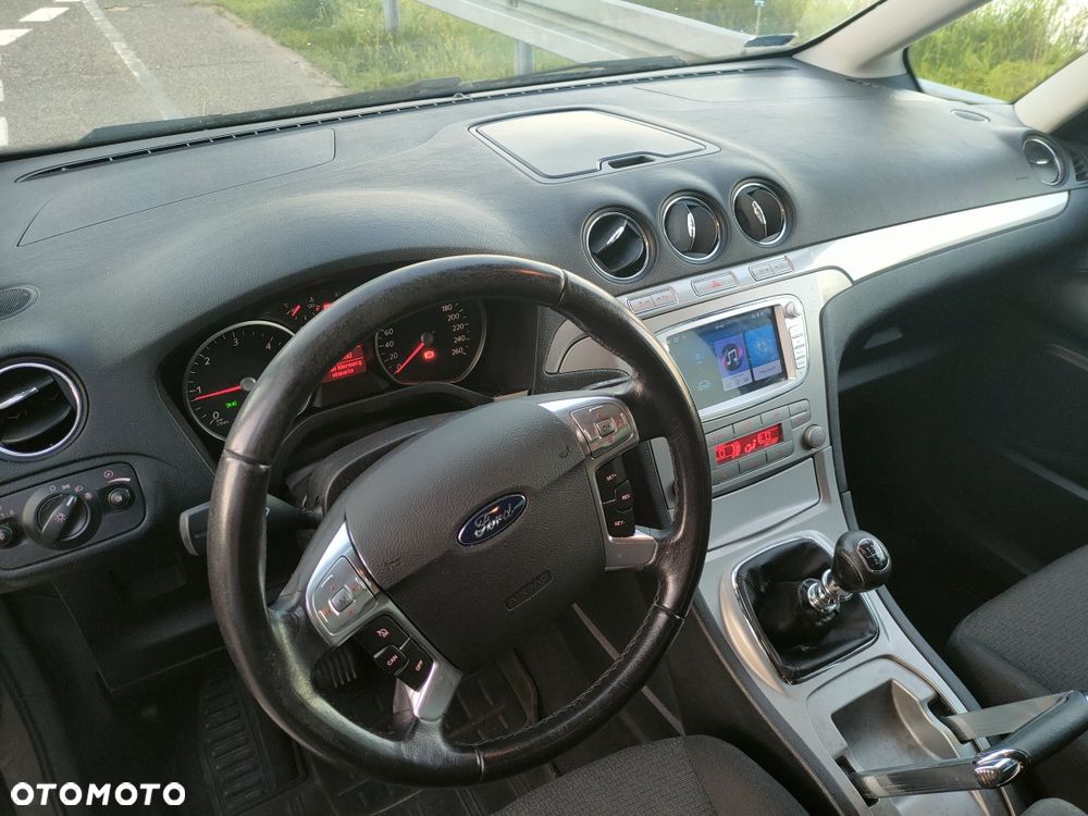 Ford Galaxy - 4