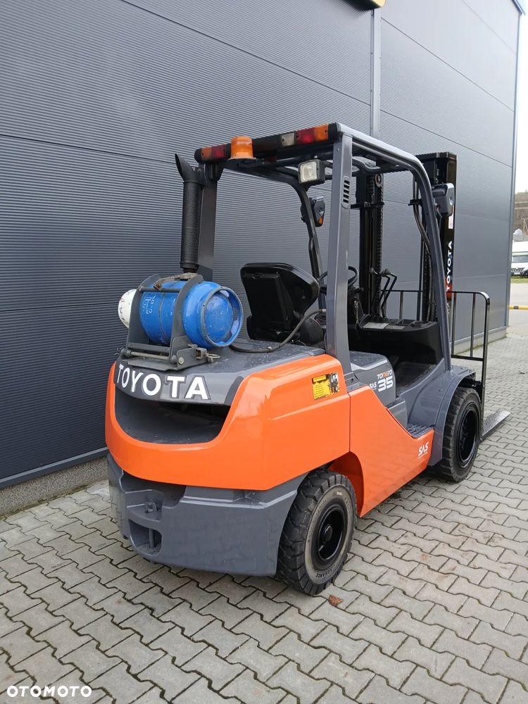 Toyota 02-8FGJF35 - 6