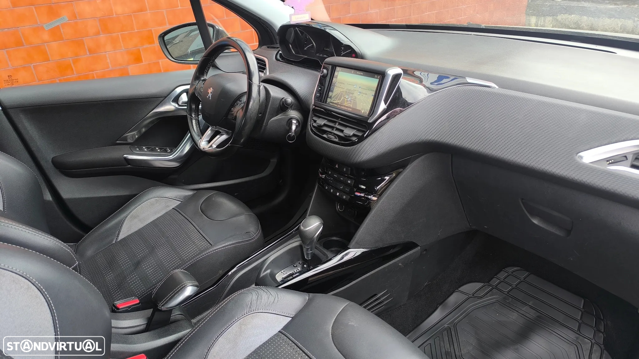 Peugeot 2008 1.2 PureTech Allure EAT6 - 10
