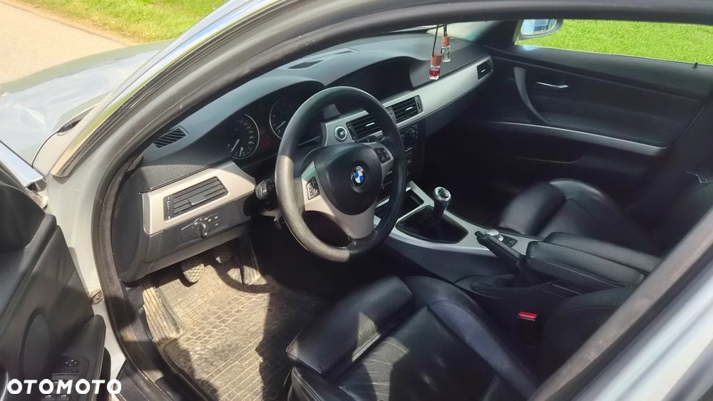 BMW Seria 3 325i - 12