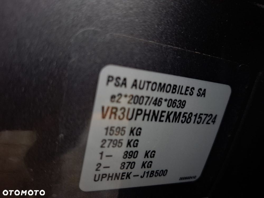Peugeot 208 - 16