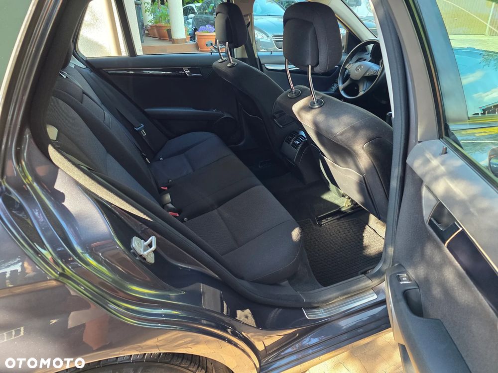 Mercedes-Benz Klasa C 180 Kompressor BlueEFFICIENCY Elegance - 24
