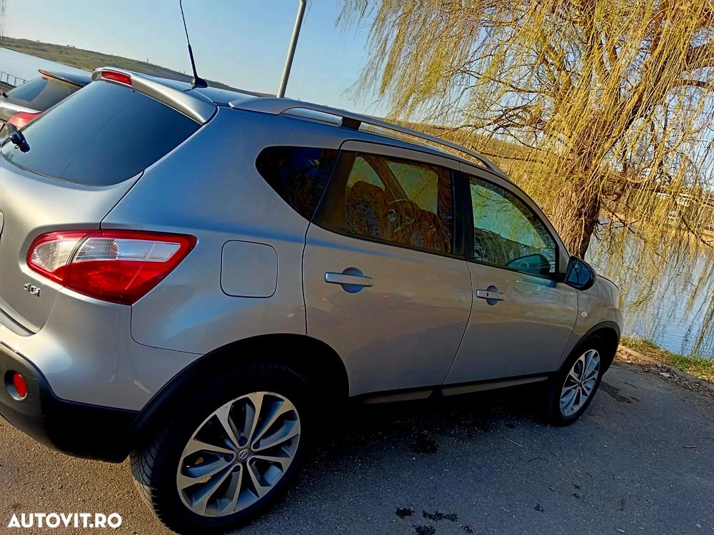 Nissan Qashqai 2.0 DCI 4 x 4 DPF Aut tekna - 8