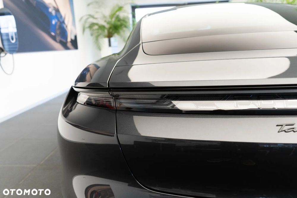 Porsche Taycan 105kWh 4S Black Edition - 31