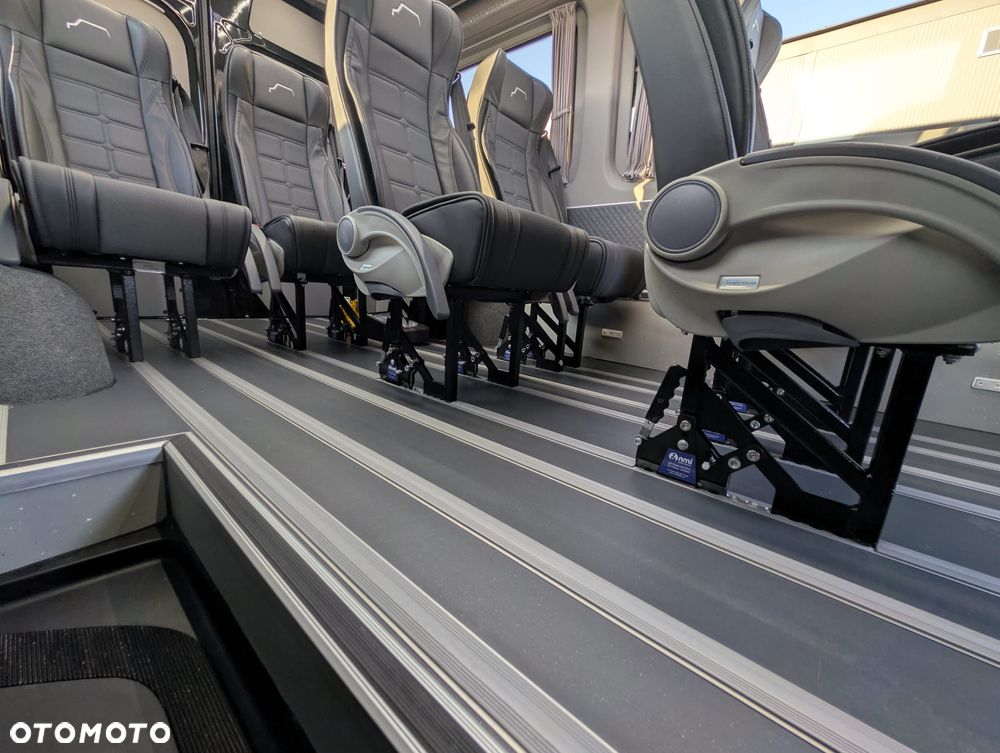 Mercedes-Benz Sprinter - 24