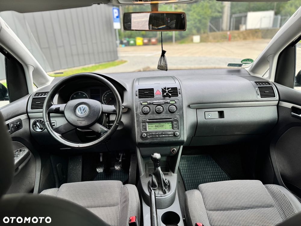 Volkswagen Touran 2.0 TDI Highline - 9