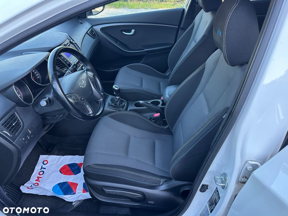 Hyundai i30 blue Kombi 1.6 GDi Passion - 26