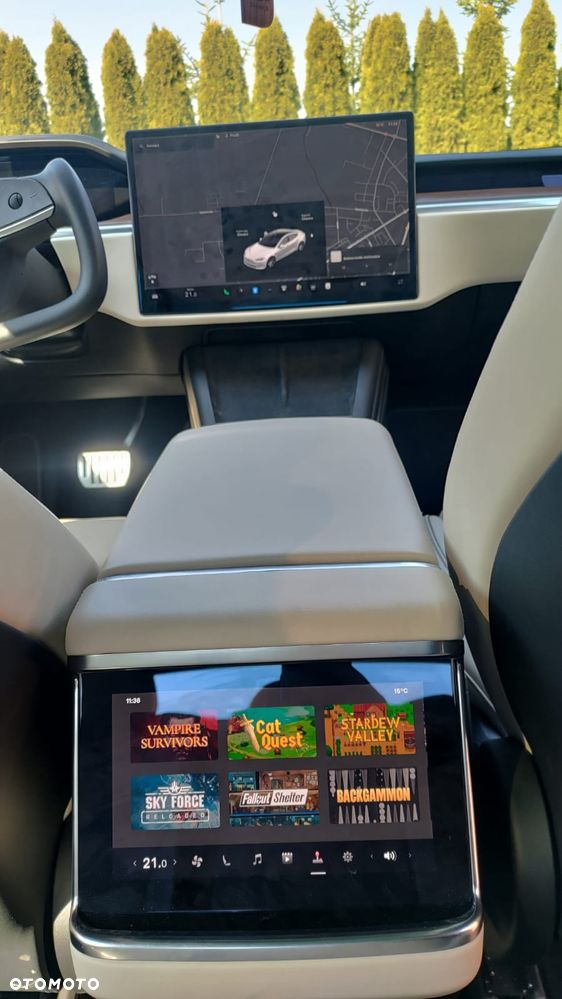 Tesla Model S - 8