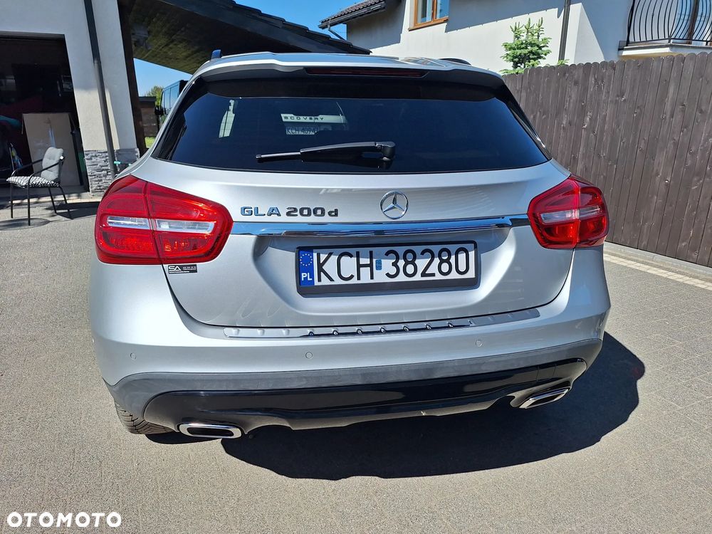Mercedes-Benz GLA 200 d - 6