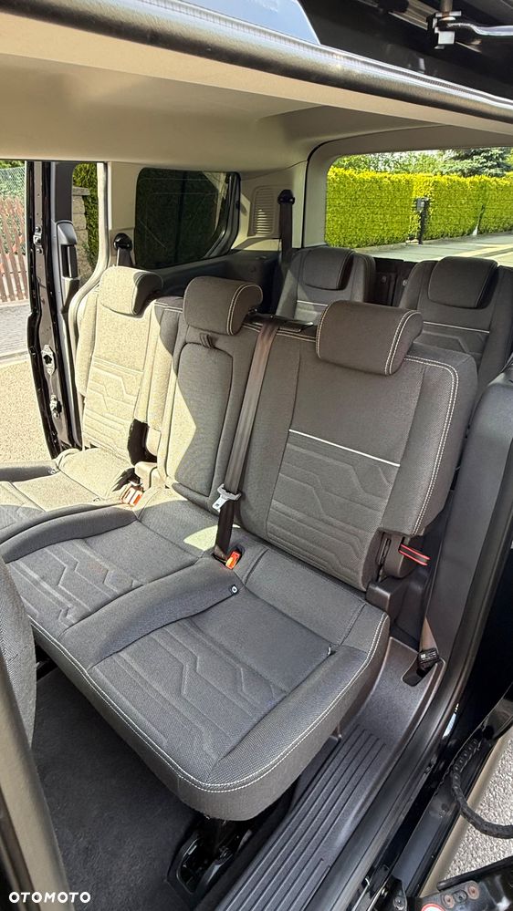 Ford Tourneo Connect Grand - 13