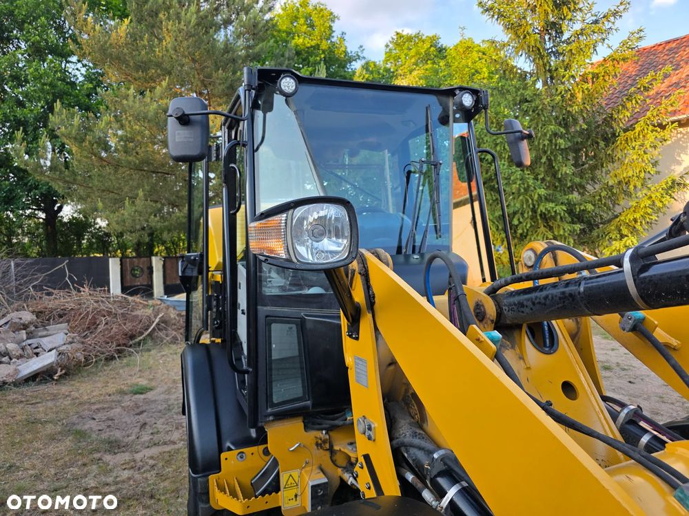 Caterpillar CAT 906 - 27