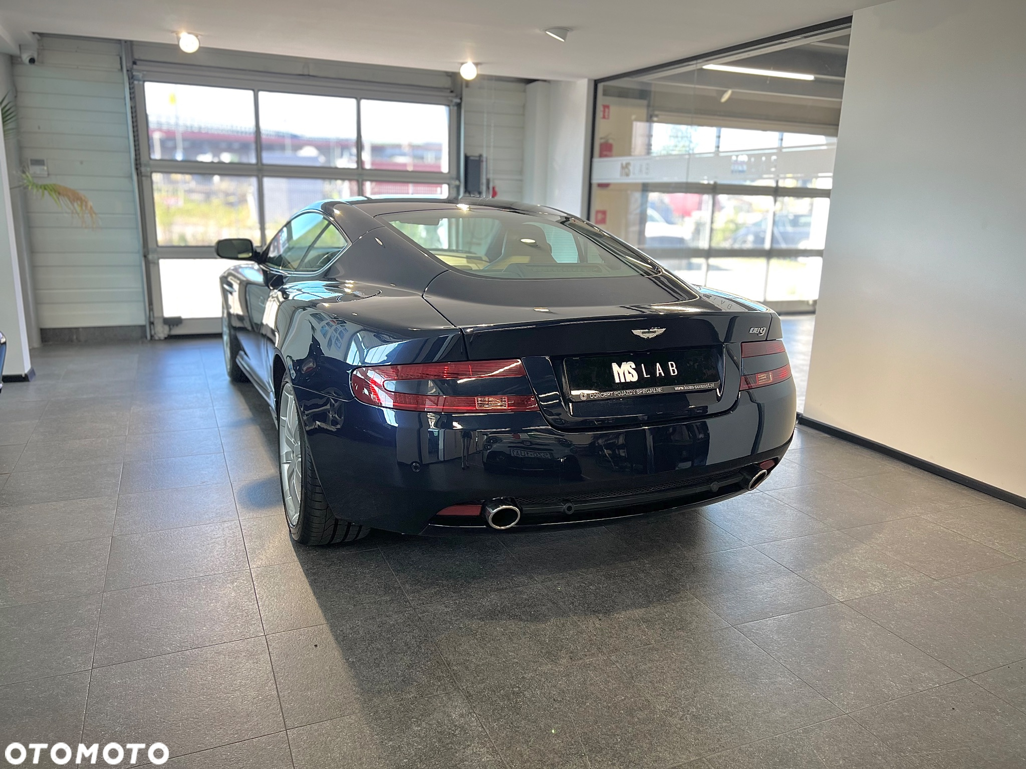Aston Martin DB9 - 4