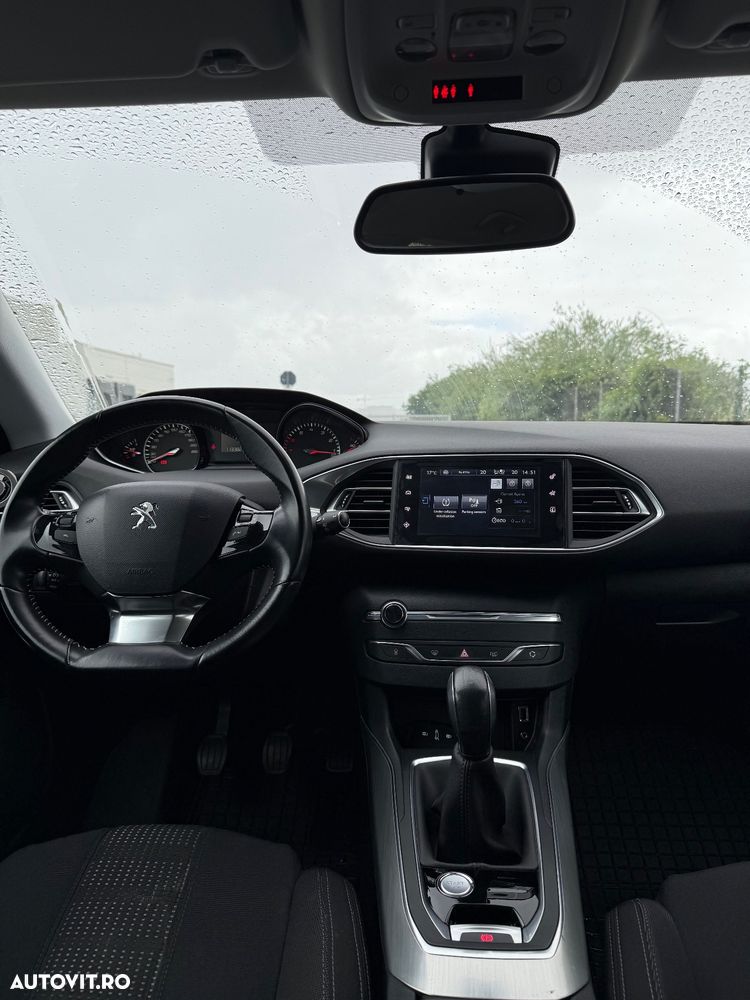 Peugeot 308 1.2 L PureTech Turbo S&S Allure - 14
