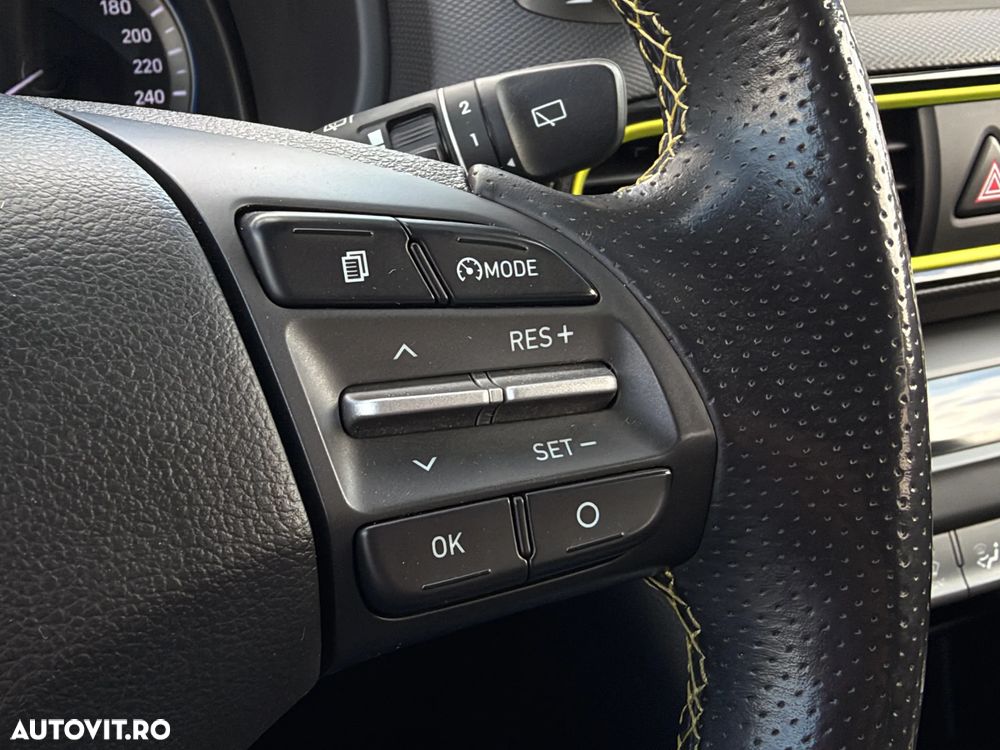 Hyundai KONA - 17