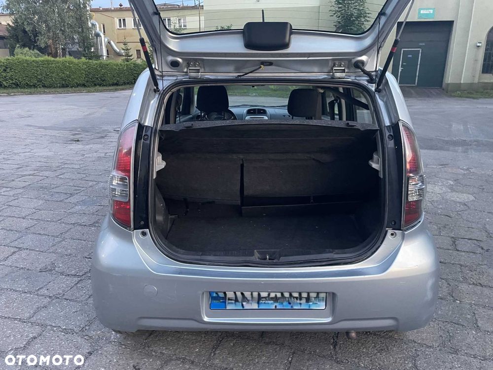 Daihatsu Sirion - 4