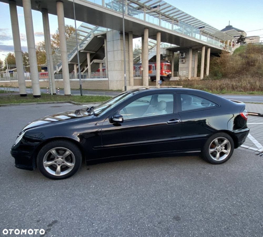 Mercedes-Benz Klasa C 180 T Kompressor Classic - 11