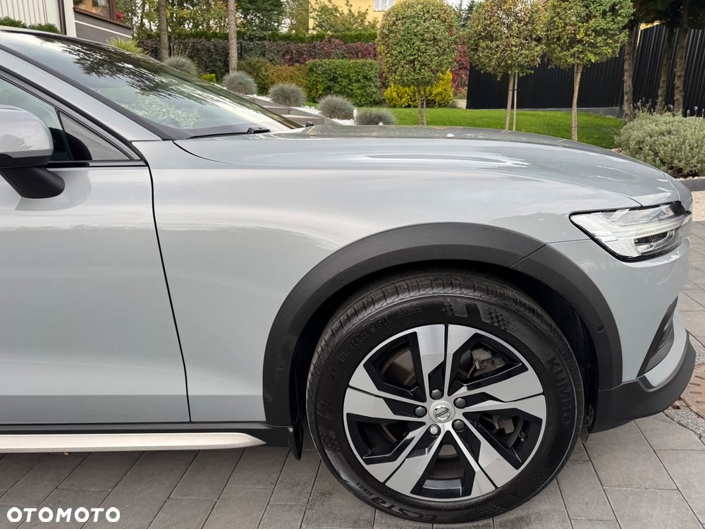 Volvo V60 Cross Country Plus B5 B AWD - 33