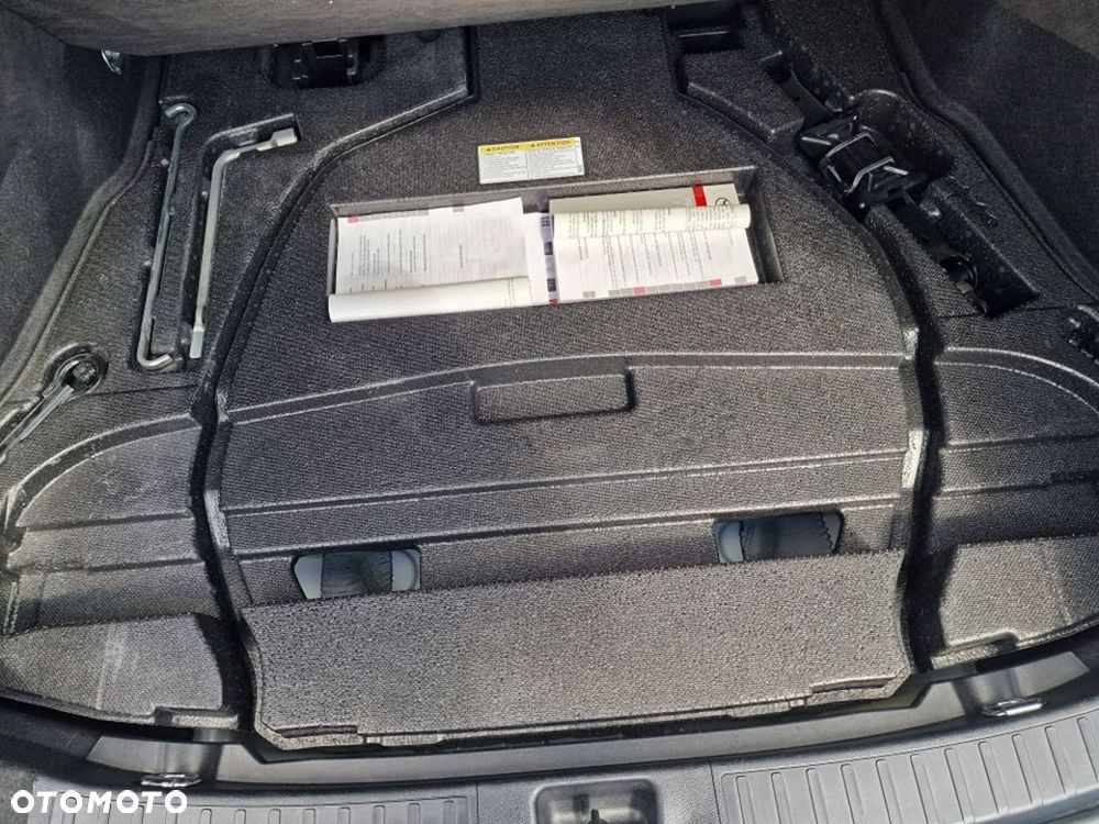 Toyota Prius - 33