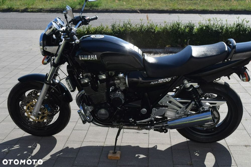 Yamaha XJR - 12
