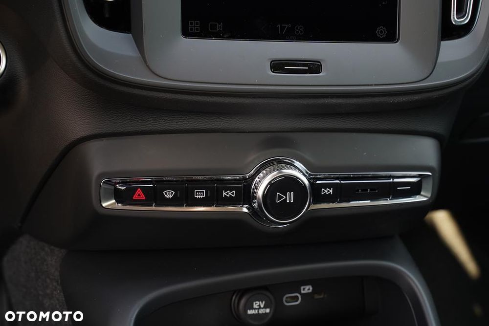 Volvo XC 40 B3 Essential - 12