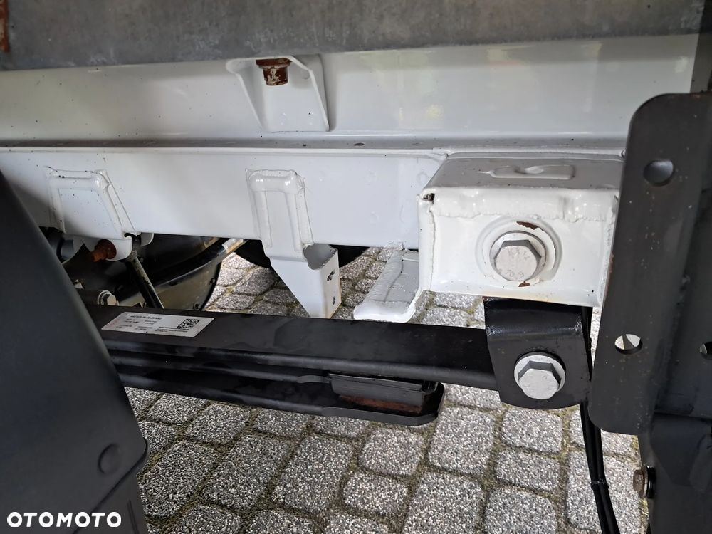 Mercedes-Benz SPRINTER 515 Chłodnia + Winda Salon Polska - 33